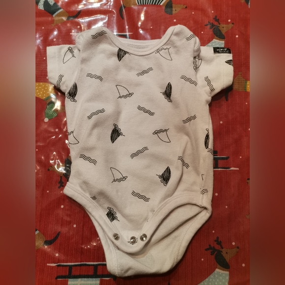 2 Mini Heroes onesies size 3M - Picture 2 of 4